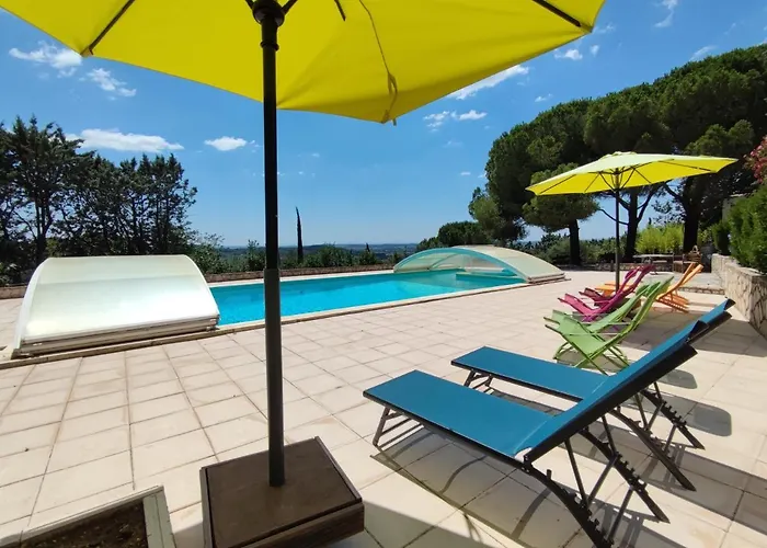 Plf Holidays 度假居 Corneilhan