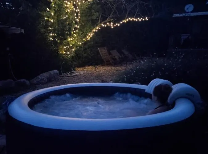 Plf Holidays 度假居 Corneilhan